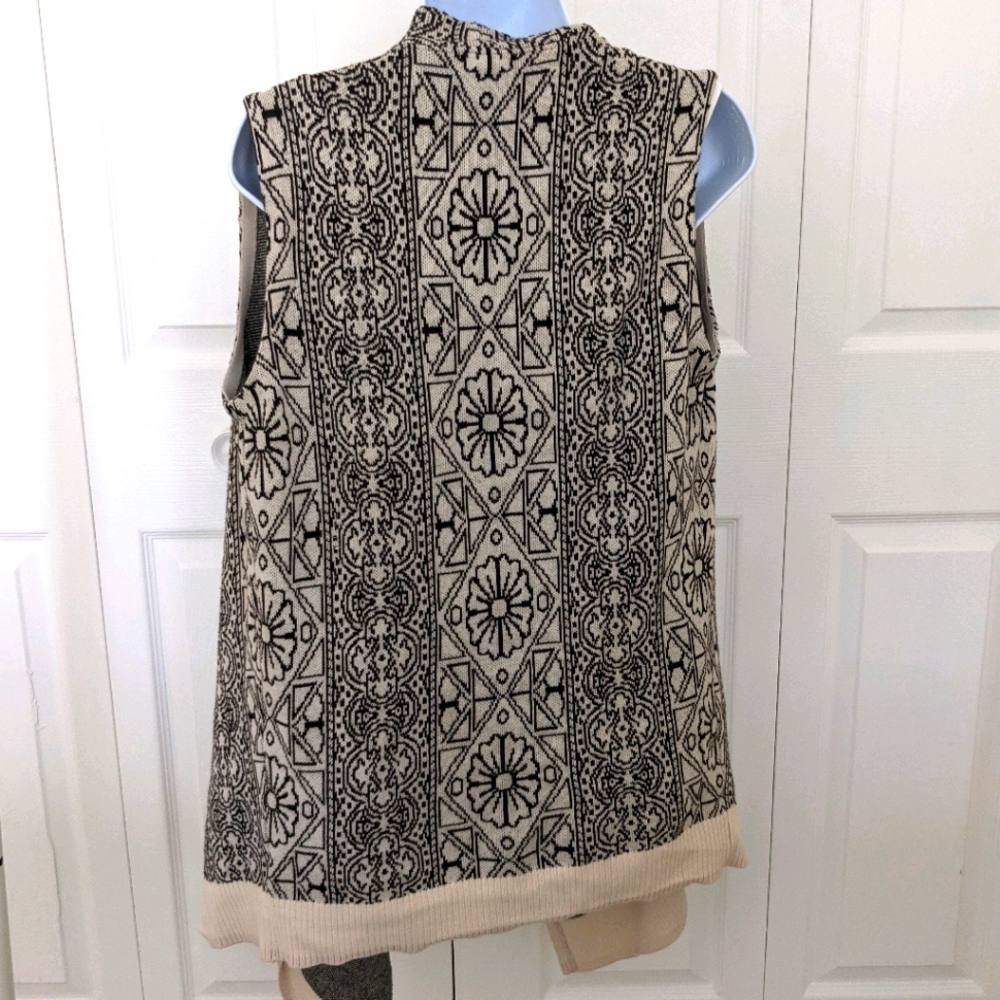 Urban Outfitters Excote Sleeveless Cardigan - Picture 3 of 4